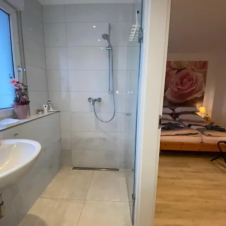 Affittacamere Home-rose-garden-gaestehaus Kontaktloser Zugang Düsseldorf